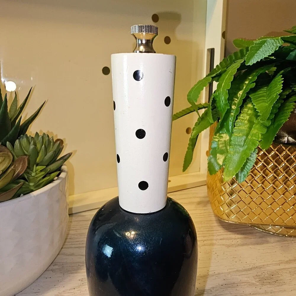 William Bounds, Ltd. Hard Wood Hand Carved Adj Grinding Size Pepper Mill